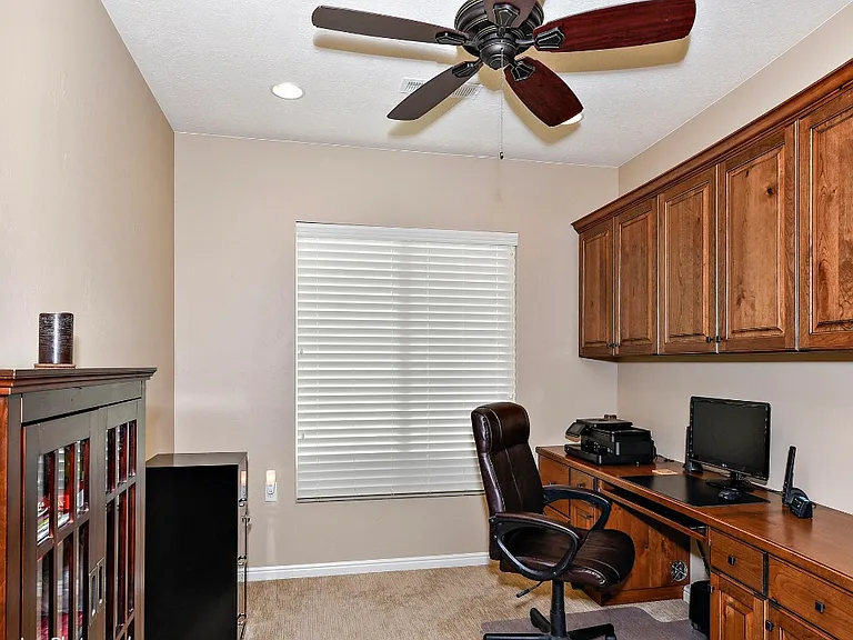 1556 W Songbird Dr — Photo 7