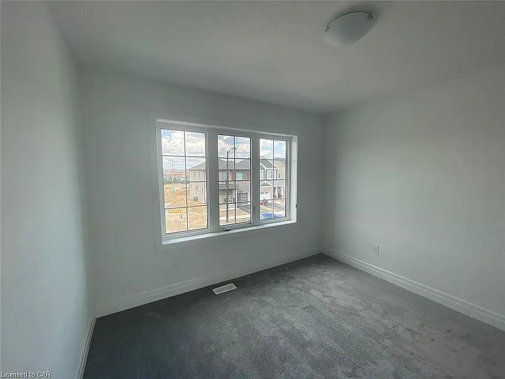 4 bed, 2.5 bath, 2100 sqft, $700 — Photo 3