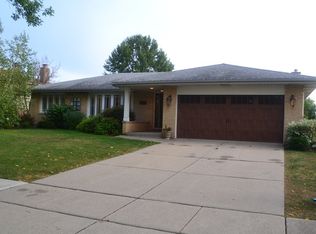 3301 Ailsworth Ct, Darien, IL