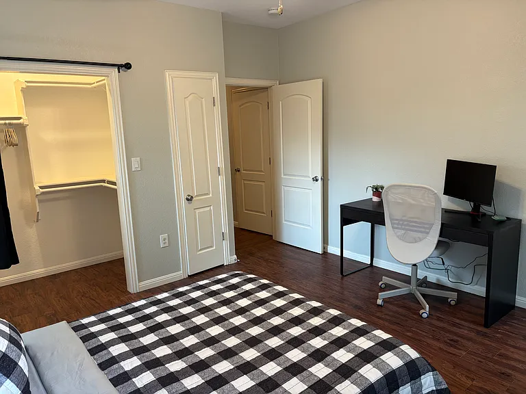 416 Railroad St — Photo 11