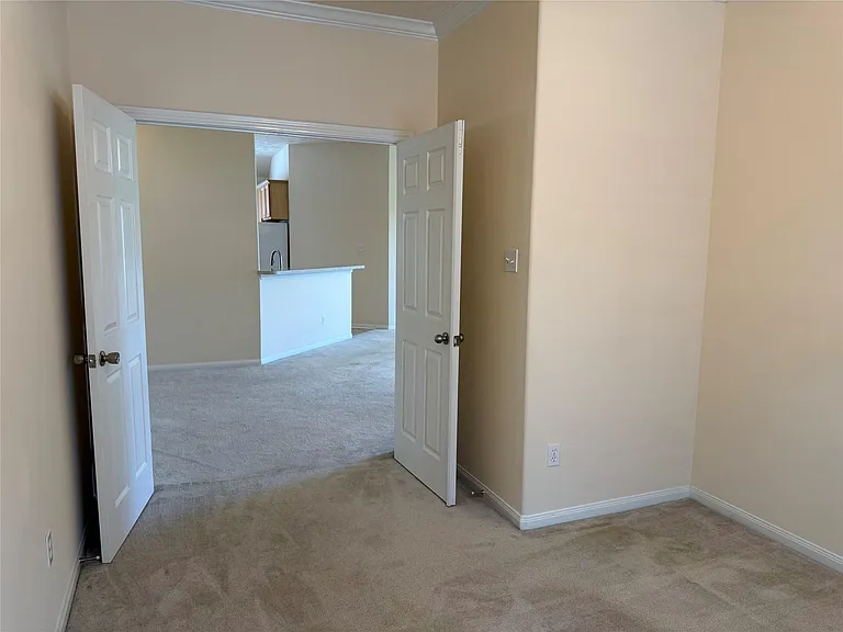 10727 Gilford Crest Dr — Photo 12