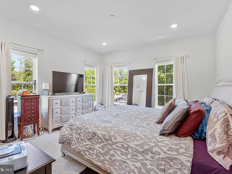 4402 Fair Lakes Ct — Photo 28