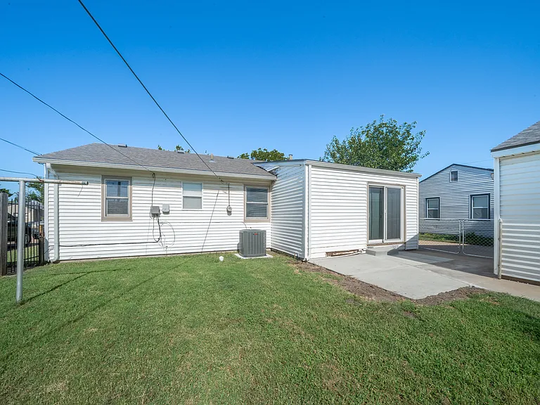 3118 S McLean Blvd — Photo 16