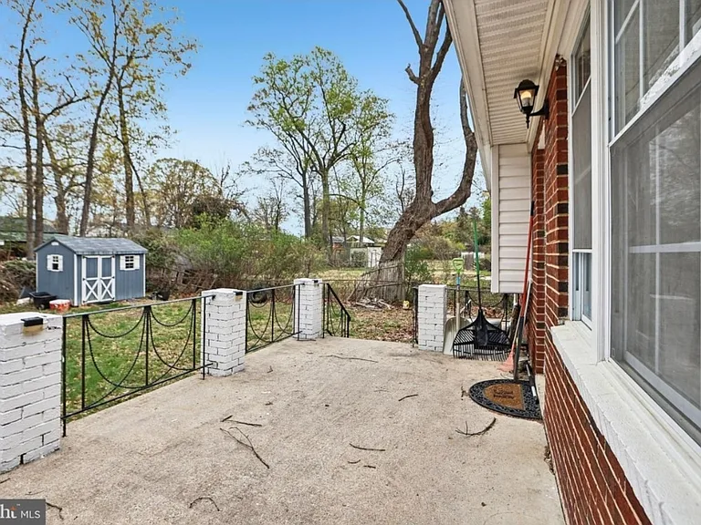 5608 Eastwood Ct — Photo 27