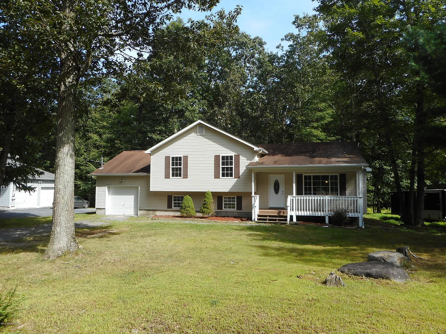 138 Locust Dr photo 1