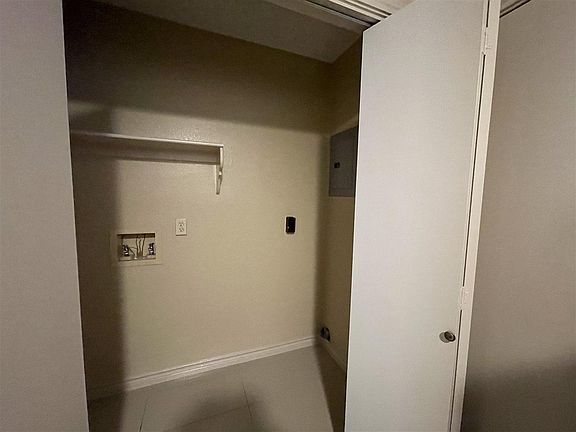 5th image of 4018 N Meadow Ave APT 11