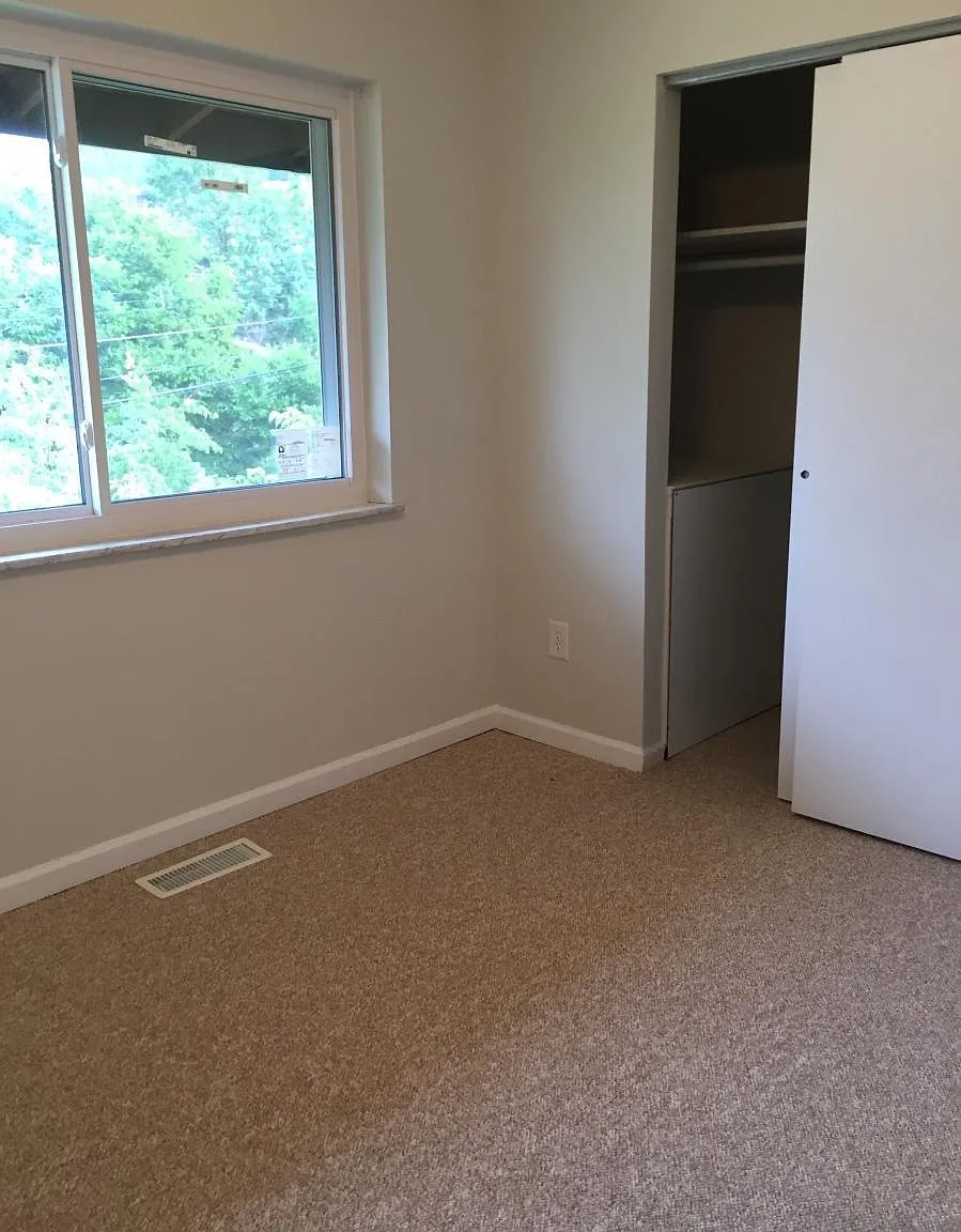 129 Baywood Ave — Photo 2