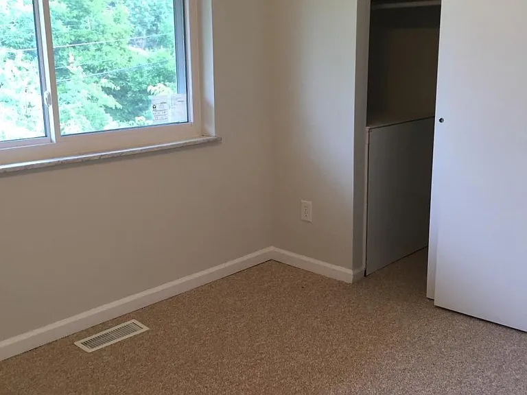 129 Baywood Ave #4-2B — Photo 2
