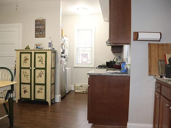 5th image of 190 College Ave