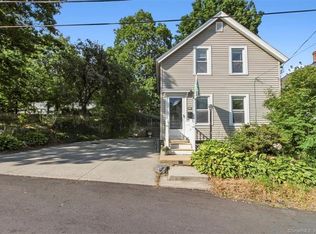83 6th St, Norwich, CT 06360