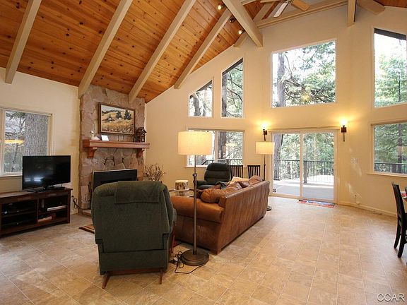 4th image of 1558 Meadow Dr