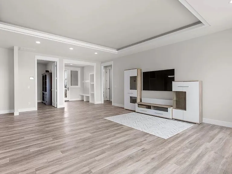 2504 Aspen Creek Trl — Photo 2