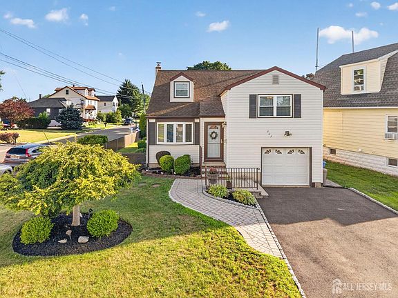 3rd image of 203 Amboy Ave
