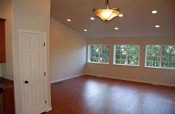 5th image of 909 Northeast Ctr
