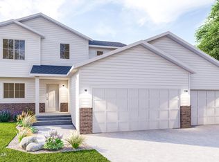 404 Hummel Ct, Grand Forks, ND 58201