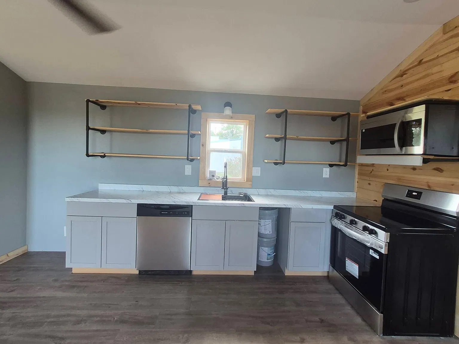 2 bed, 785 sqft, $1,200 — Photo 2