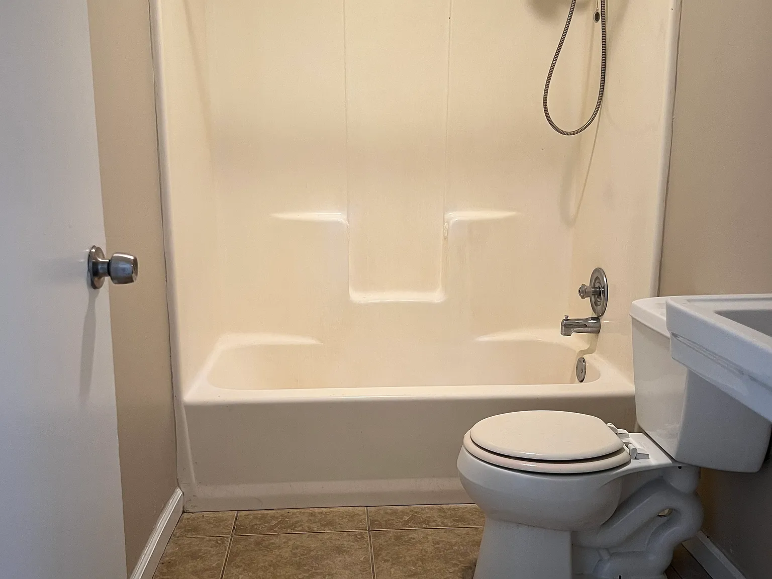 2 bed, 990 sqft, $1,300 — Photo 3