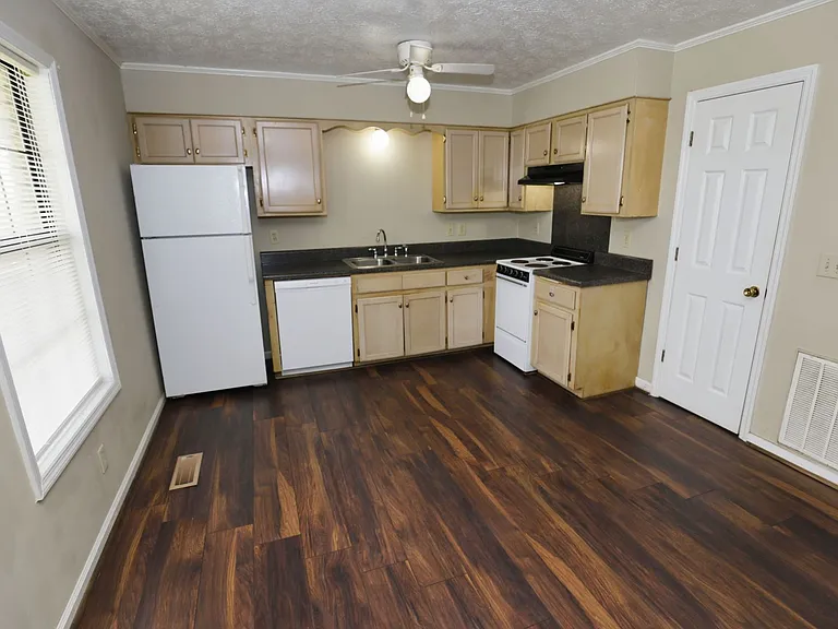 1630 Church Ave SE — Photo 4