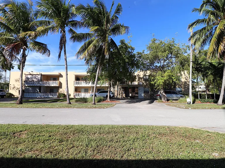 2031 NE 139 St North Miami Beach, FL 33181 — Photo 10