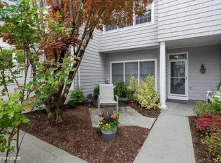 9 Club Ct, Pleasantville, NY 10570