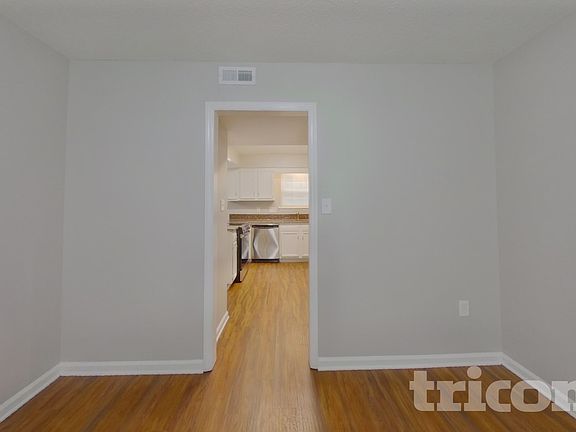 5th image of 8339 Mission Hills Rd