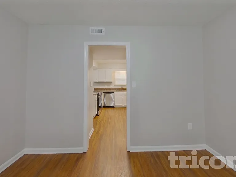 8339 Mission Hills Rd — Photo 5