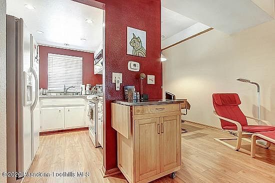 5th image of 283 S Hudson Ave APT 6