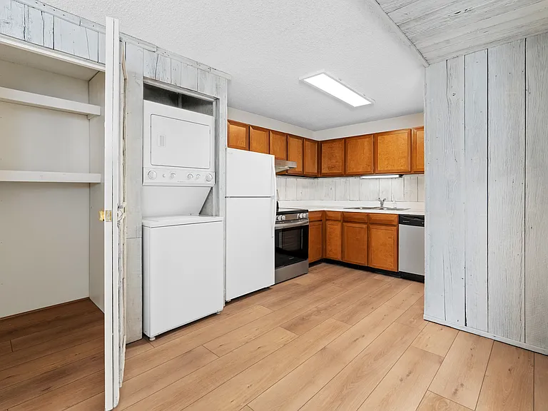 700 S Monarch St #207 — Photo 6
