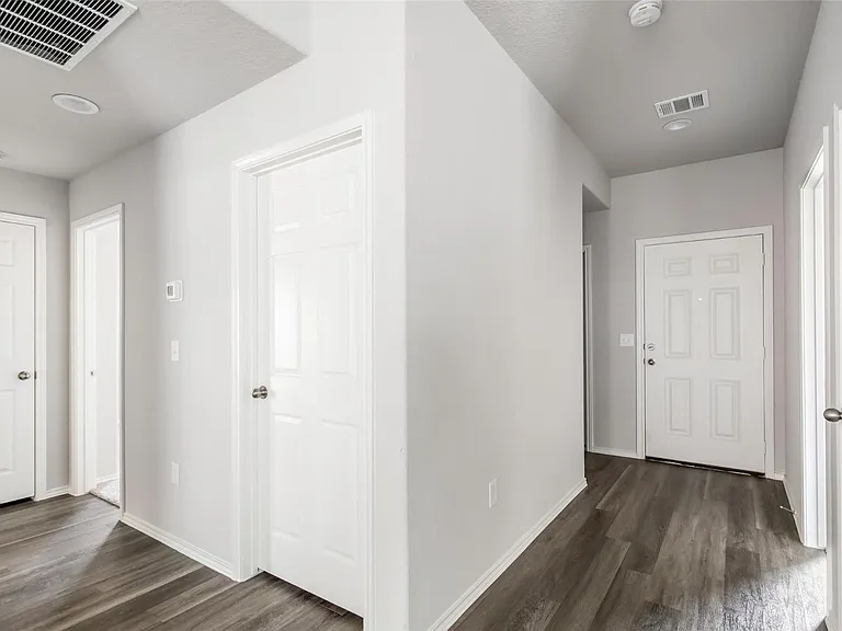 10031 Spring Creek Rd — Photo 7