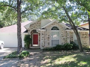 728 High Crest Dr, Azle, TX 76020
