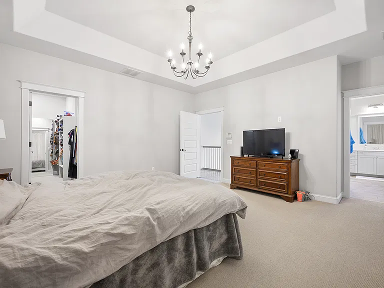 6063 Chester Way — Photo 11