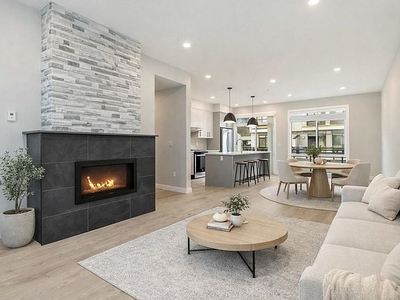 2nd image of 46150 Thomas Rd #211