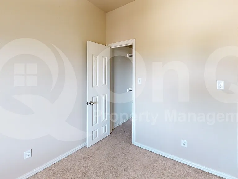 4651 Penelope Ln — Photo 10