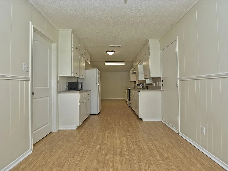 16013 Edwards Dr — Photo 11