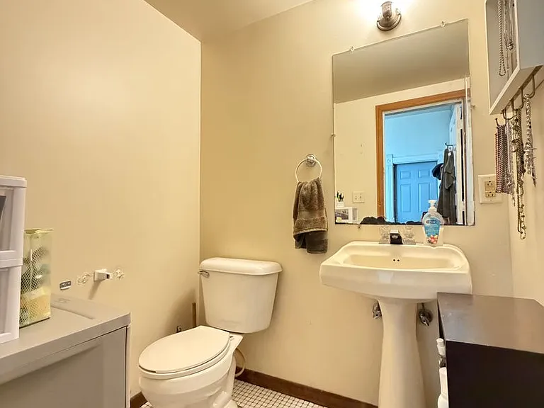 531 W 4th St #1 — Photo 12