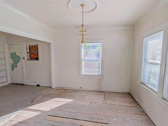 4th image of 852 4TH AVENUE N