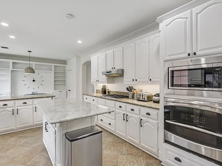 4325 Angelina Dr — Photo 10