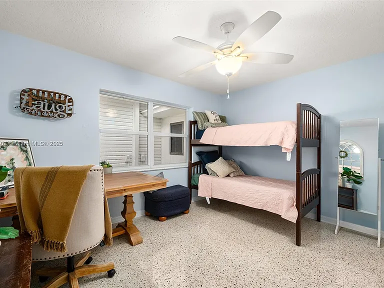 2551 Lakeview Dr — Photo 48