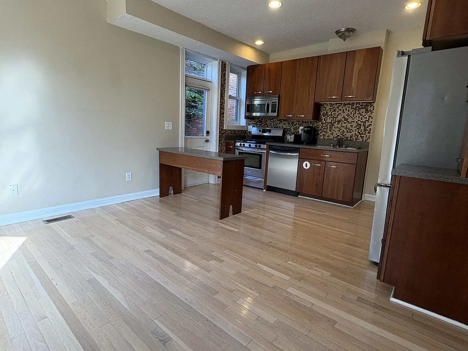 1135 Summit Street - 1 — Photo 3