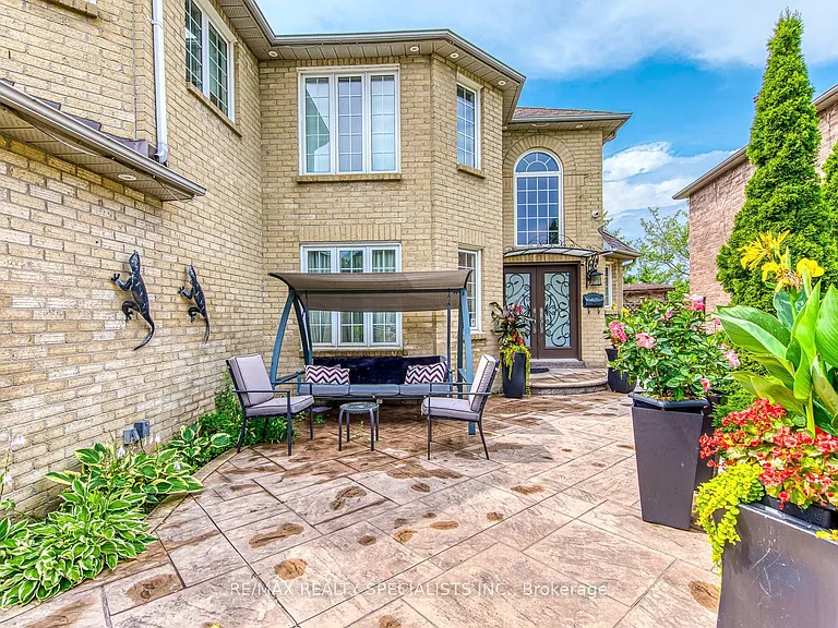 1499 Ravensmoor Cres — Photo 4