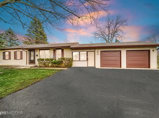 1217 Palm Dr, Wheeling, IL 60090