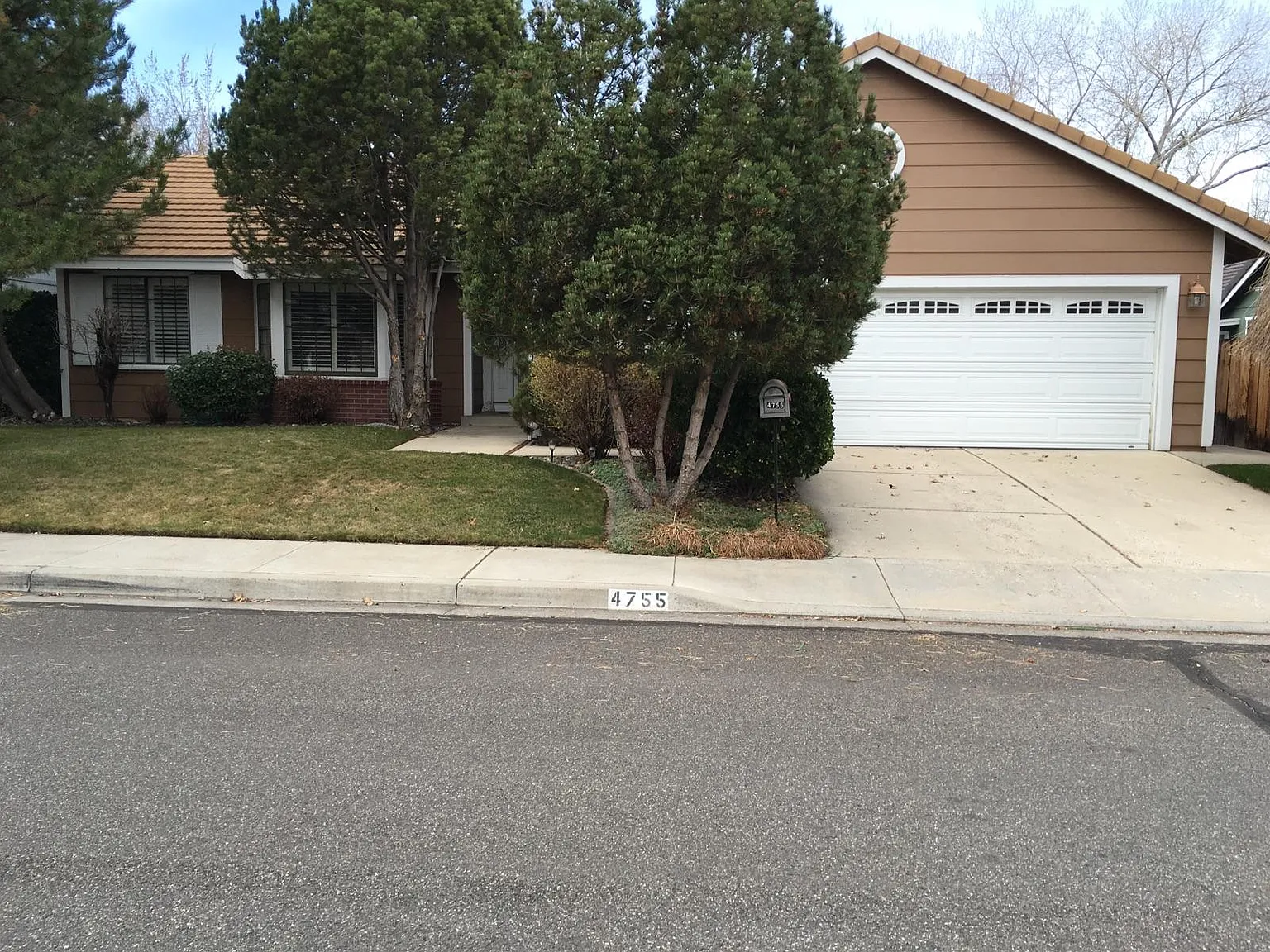 4755 Pinesprings Dr photo 1