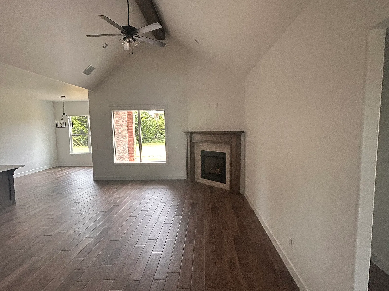 5 bed, 2263 sqft, $2,650 — Photo 4