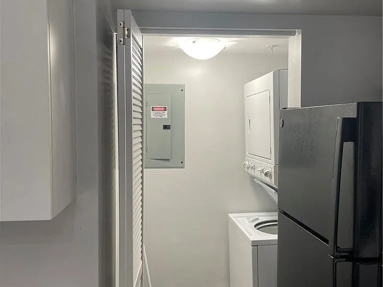 2640 S University Dr #319 — Photo 5