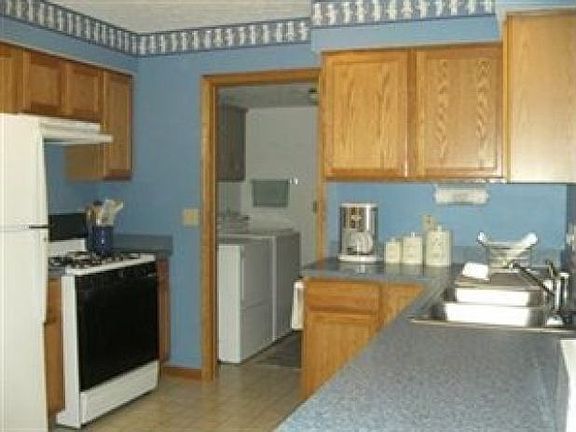 5th image of 15605 Roxboro Dr #5
