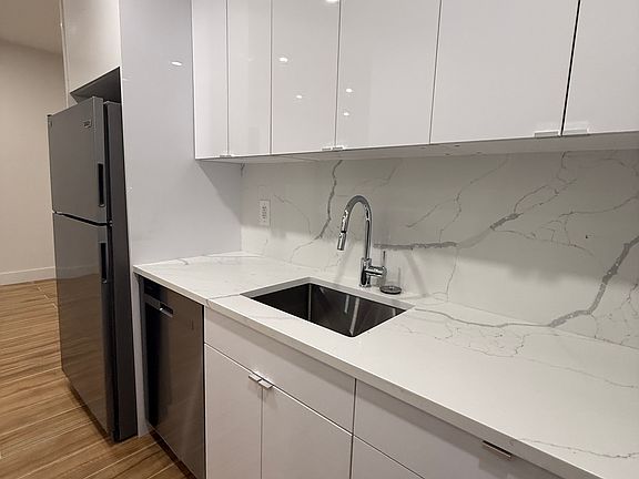 4th image of 4601 Henry Hudson Pkwy APT A24