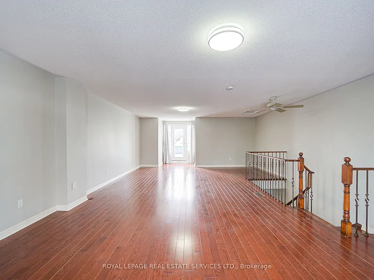 115 Saint Lawrence Dr — Photo 36