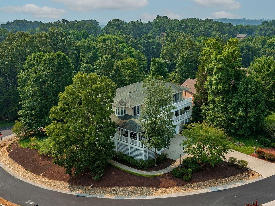 1st image of 216 Iroquois Cir