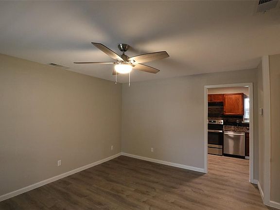 3rd image of 1317 Valley View St