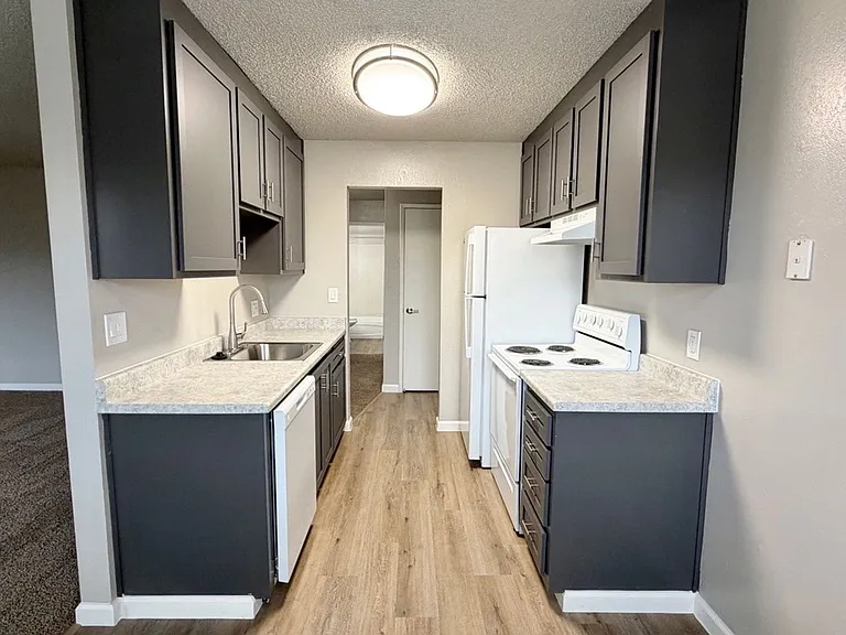 Oasis Apartments — Photo 11